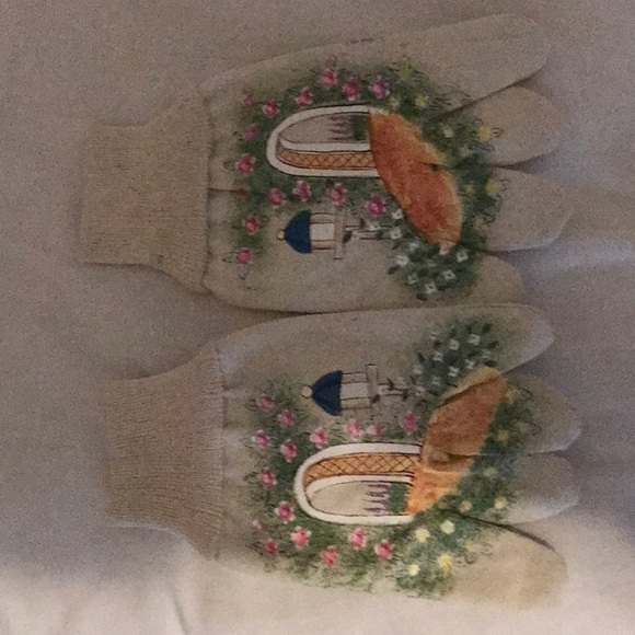 Hand painted - Picture 2 of 4